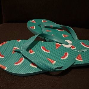 BRAND NEW WITH TAGS OLD NAVY WATERMELON 🍉 MOTIF RUBBET SLIDES IN SIZE 12-13.